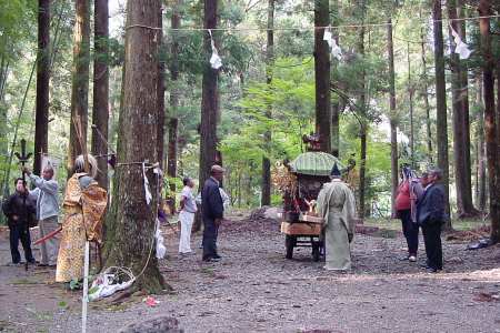 熊野神社大祭　神事。