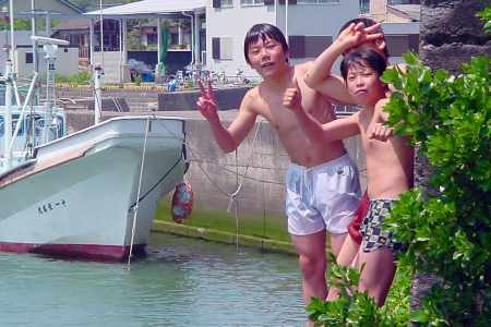 四万十川河口　下田の子どもたち　川遊び。
