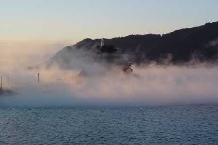 双名島横から　朝霧と双名島