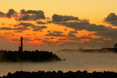 ふるさと海岸からの朝霧と日の出
